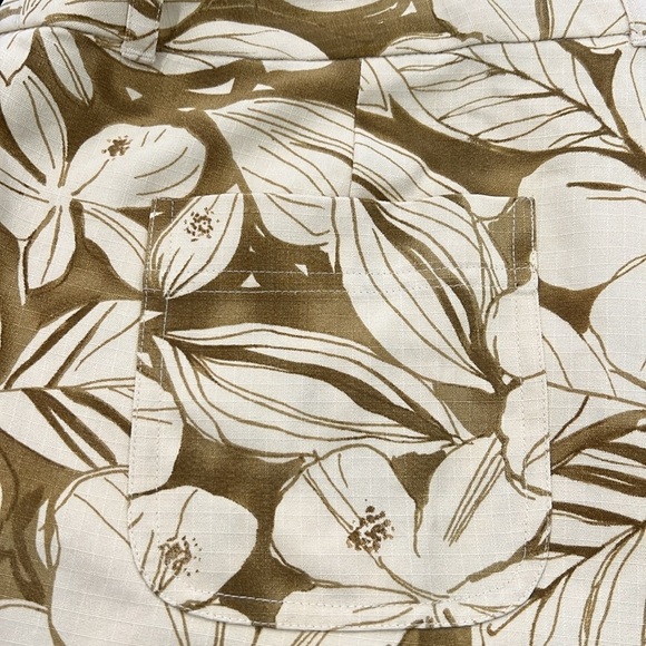 TOMMY BAHAMA wide leg capri - Picture 3 of 9